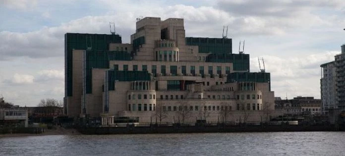 Ο επικεφαλής της MI6 προειδοποιεί τη Μόσχα: Μην υποτιμάτε τη Δύση